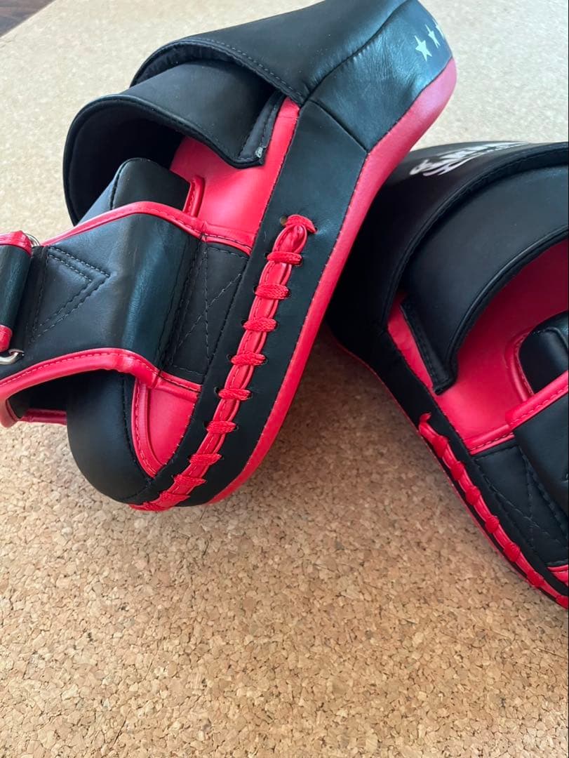 TKB KING パンチングミット 黒/赤