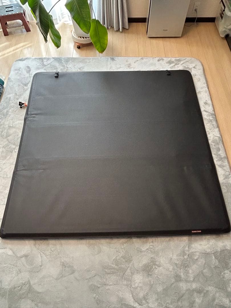 ハイラックス 　三つ折り RUGGED LINERソフトトノカバ ー荷台