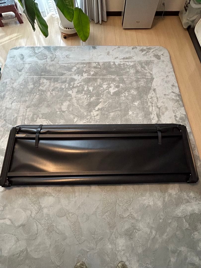 ハイラックス 　三つ折り RUGGED LINERソフトトノカバ ー荷台