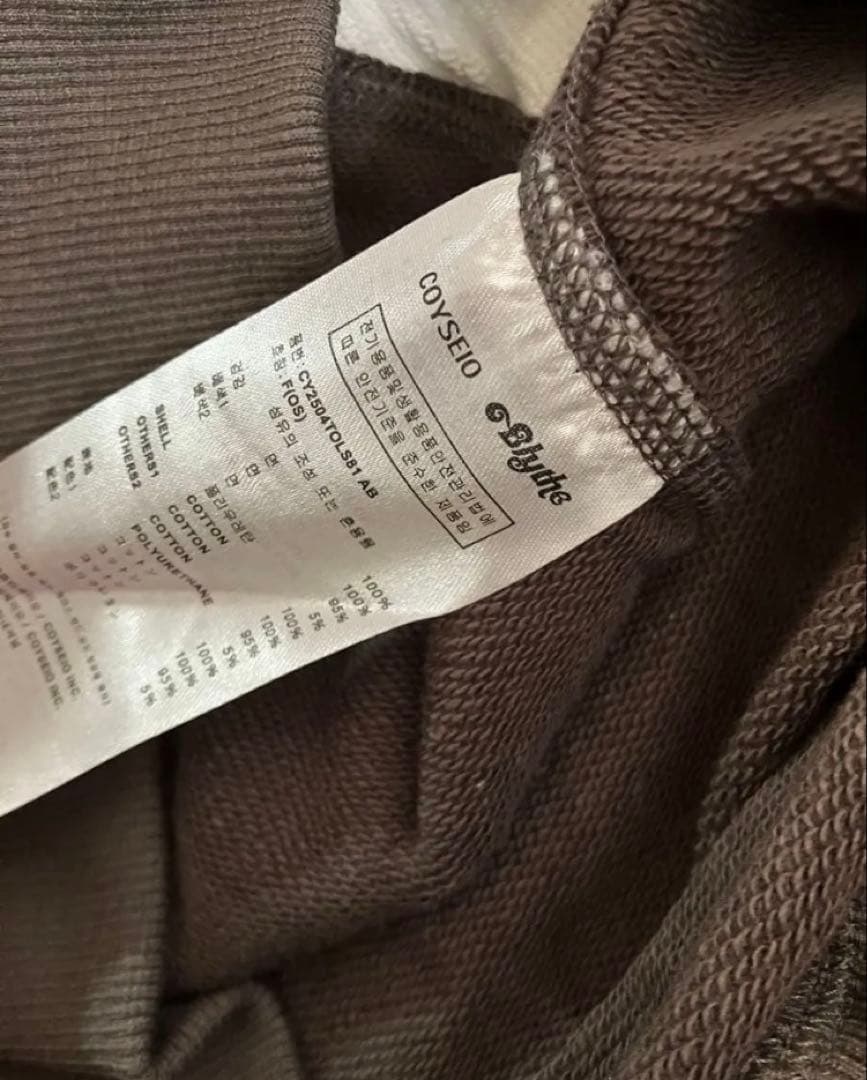 トップス COYSEIO X BLYTHE GRAPHIC ZIP-UP HOODIE