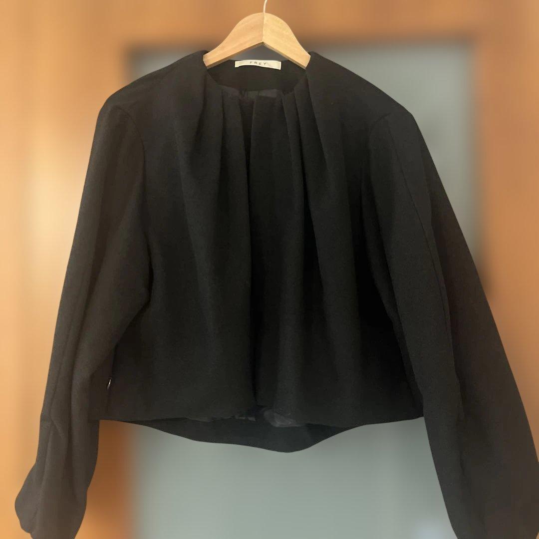 FREYノーカラージャケット 黒 バルーンスリーブ