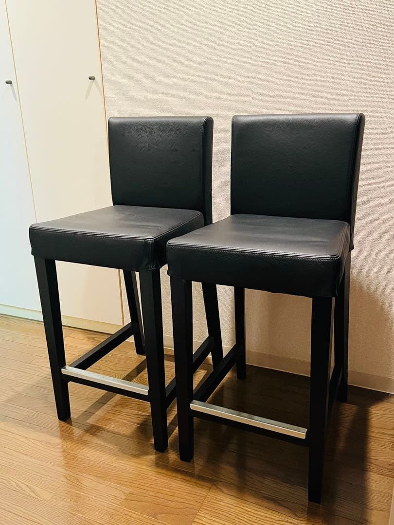IKEAヘンリクスダール レザー カウンターチェア ハイスツール 二脚