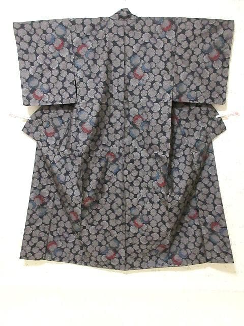 本場泥大島紬：美品：雪の輪模様：５色着物：袷正絹：しつけ糸：P42