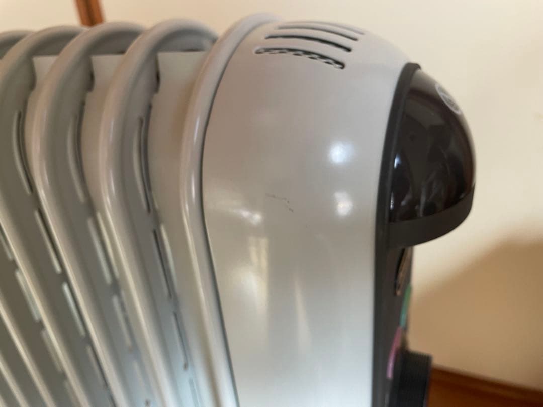 DeLonghi デロンギ　オイルヒーターRHJ45M0807トップハンガー付き