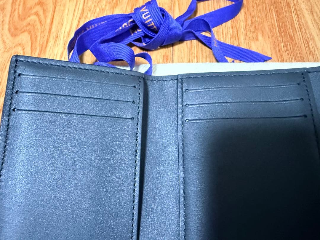 ルイヴィトン ポルトフォイユパイロット ブラック 三つ折り財布