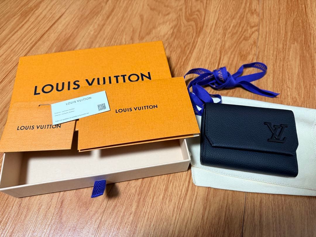 ルイヴィトン ポルトフォイユパイロット ブラック 三つ折り財布