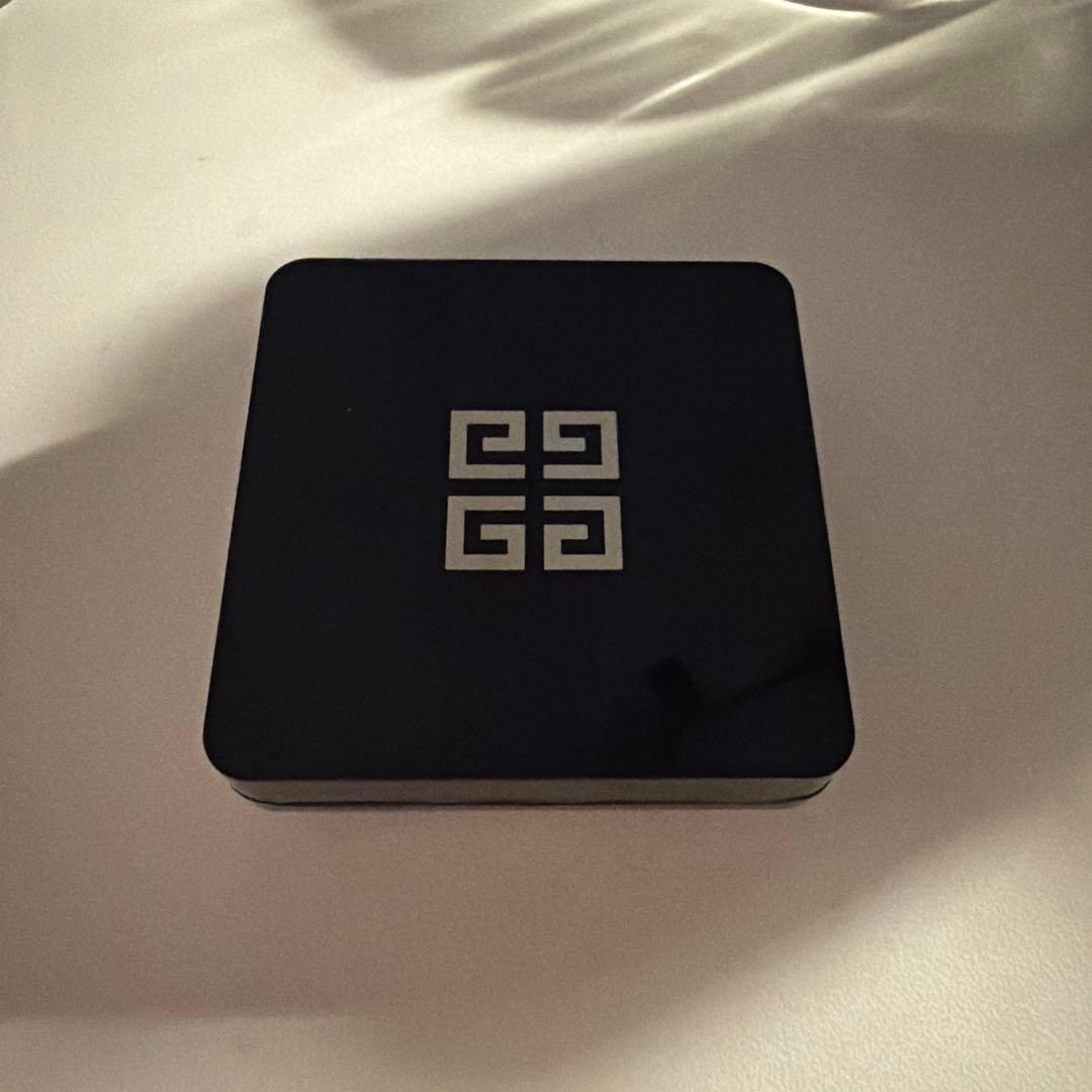 GIVENCHY ソワンノワールUVコンパクト