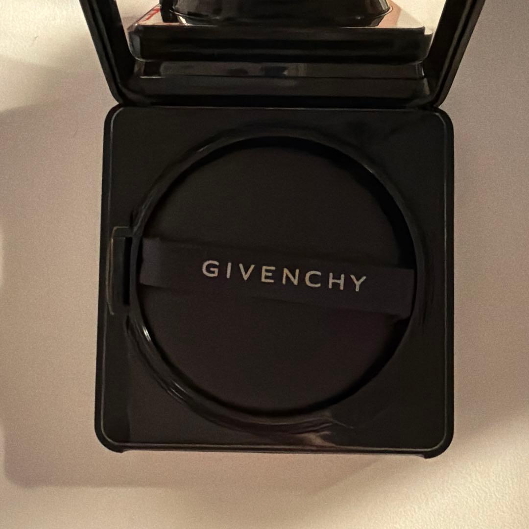 GIVENCHY ソワンノワールUVコンパクト