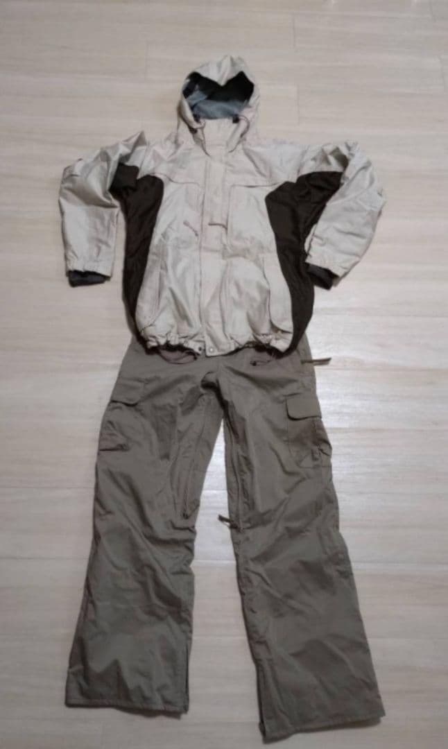 エスティボ　ESTIVOのスノーボードウェア女性Mサイズ　ゴールドウィン　スノボ