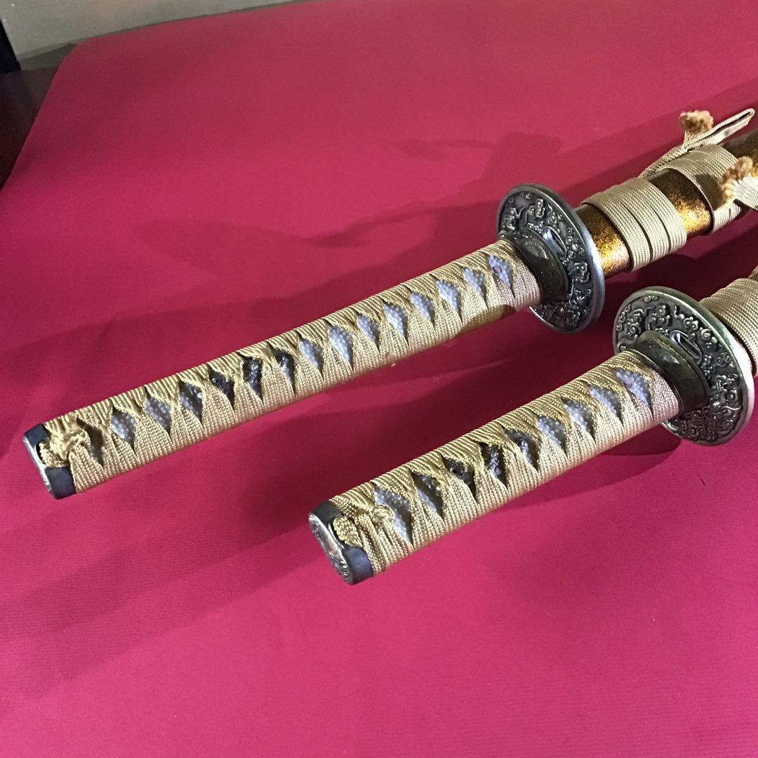 高級　居合刀大小　雲龍紋鍔　金微塵塗鞘　刀は合金です。