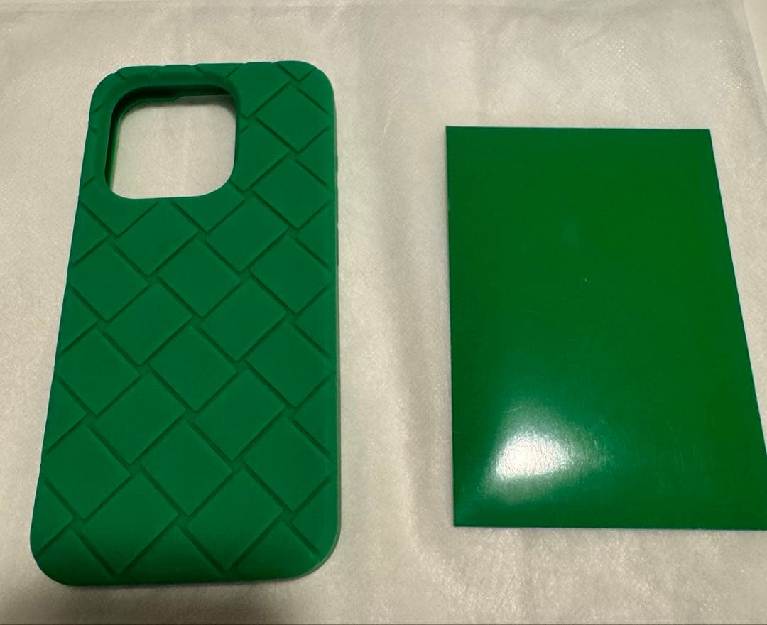 BOTTEGA VENETA iPhone15Proケース