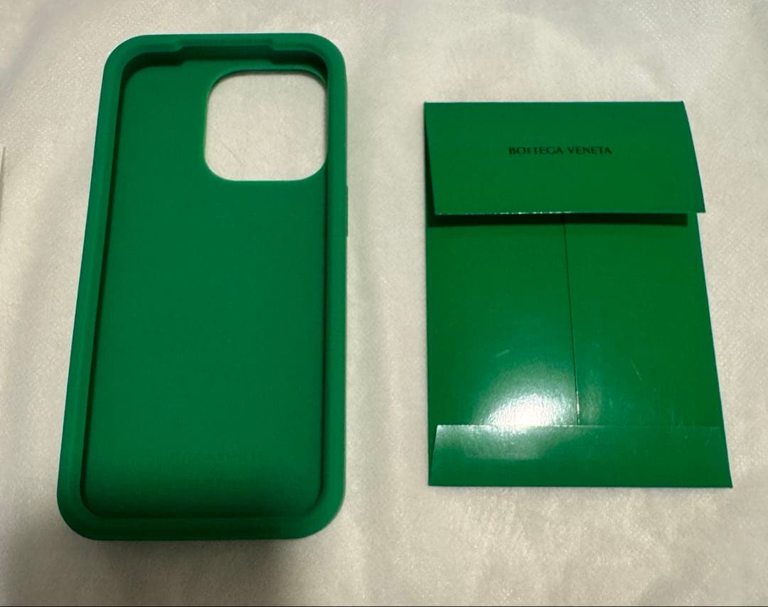 BOTTEGA VENETA iPhone15Proケース