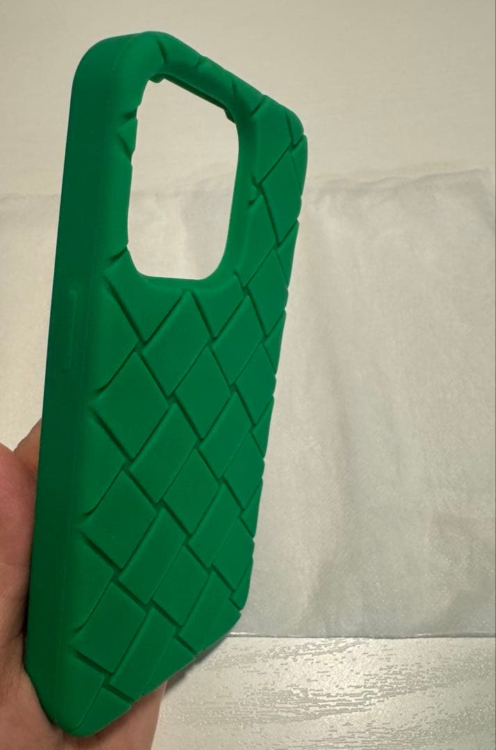 BOTTEGA VENETA iPhone15Proケース