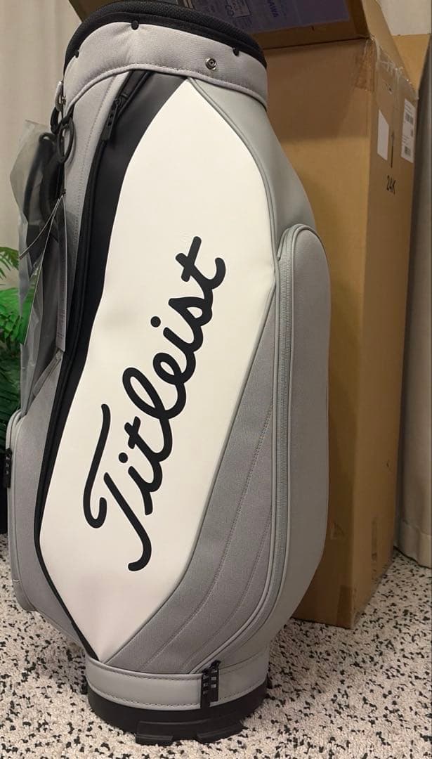 新品 Titleist グレー パースート キャディバッグ フード付き