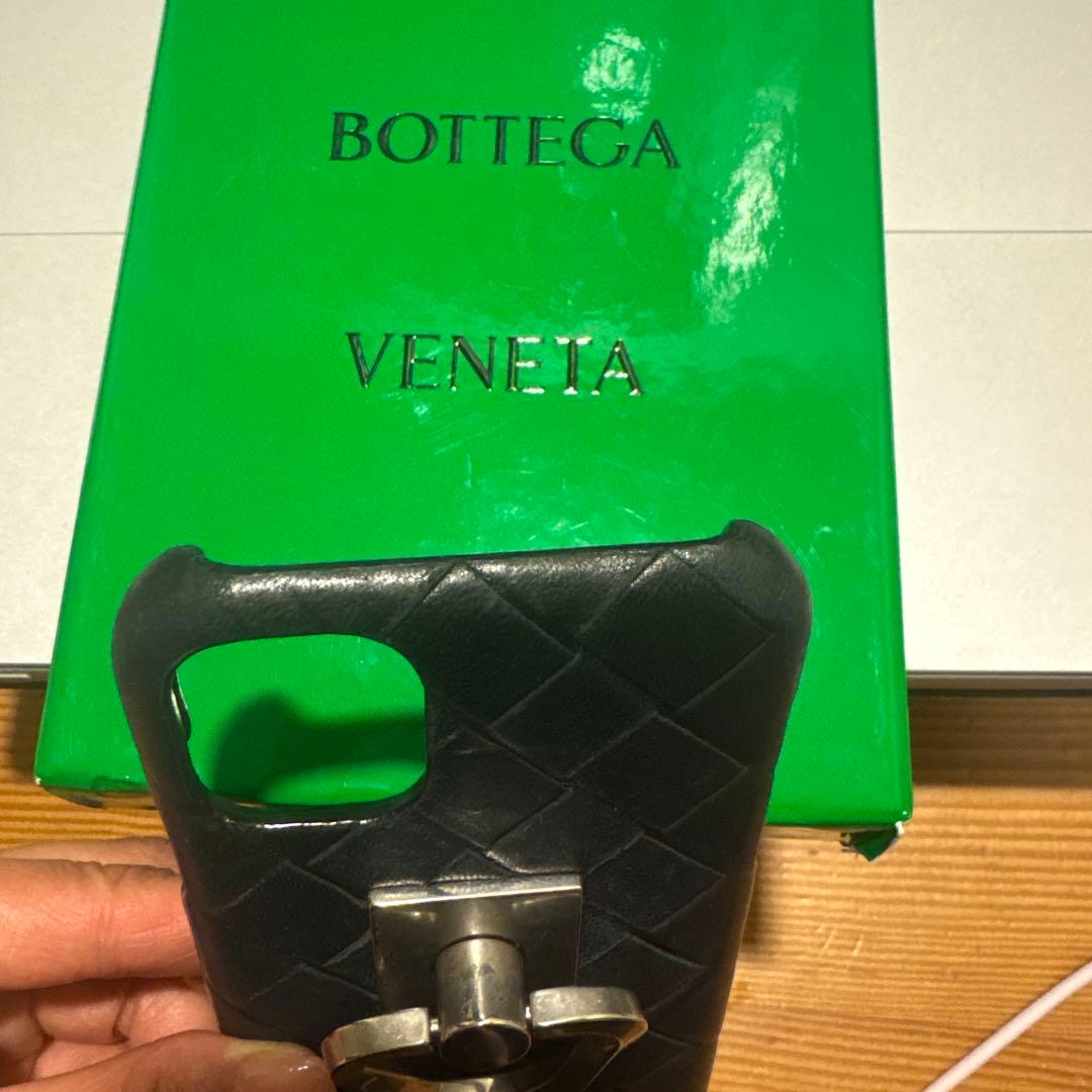 ボッテガヴェネタ リング付黒レザーiPhone11ケース