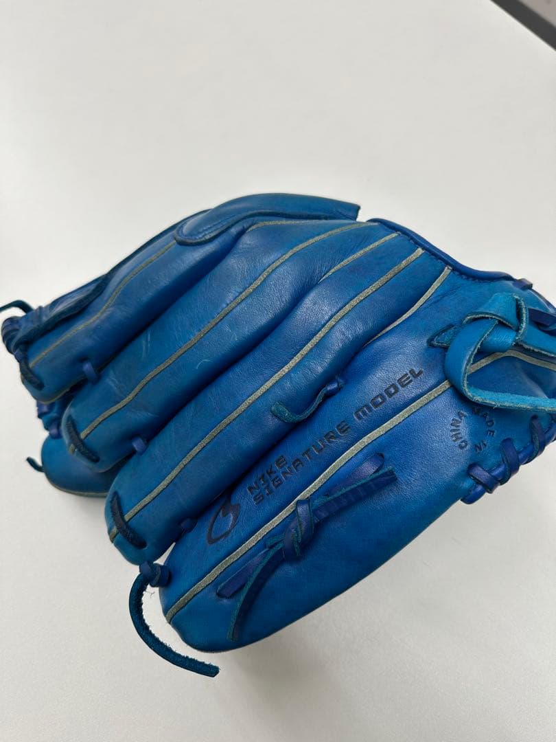 Nike 軟式グローブ 青色 Signature Model 投手用