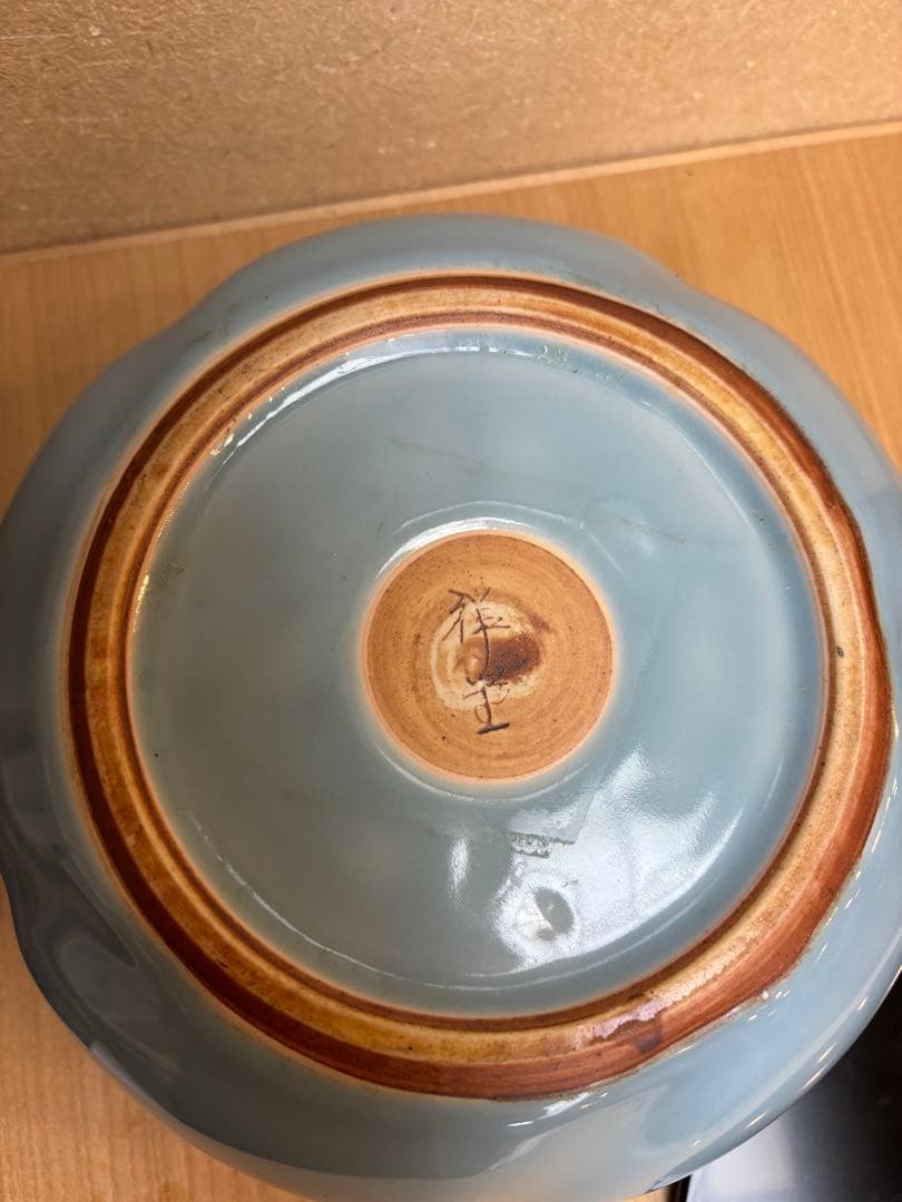 青磁　捻梅形水指　祥堂作