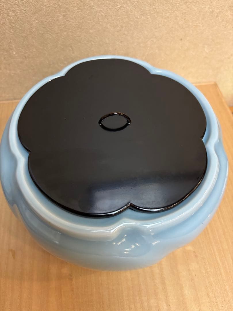 青磁　捻梅形水指　祥堂作