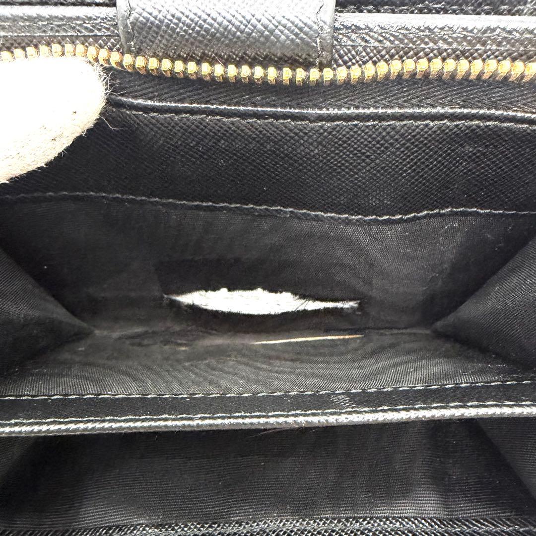 PRADA 二つ折り財布　GDロゴ金具　サフィアーノレザー　L字ファスナー