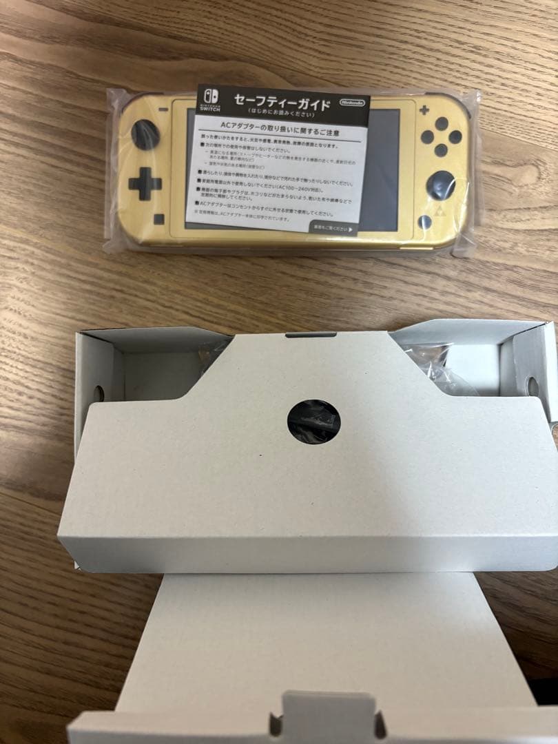 ニンテンドースイッチライトハイラルエディション極美品