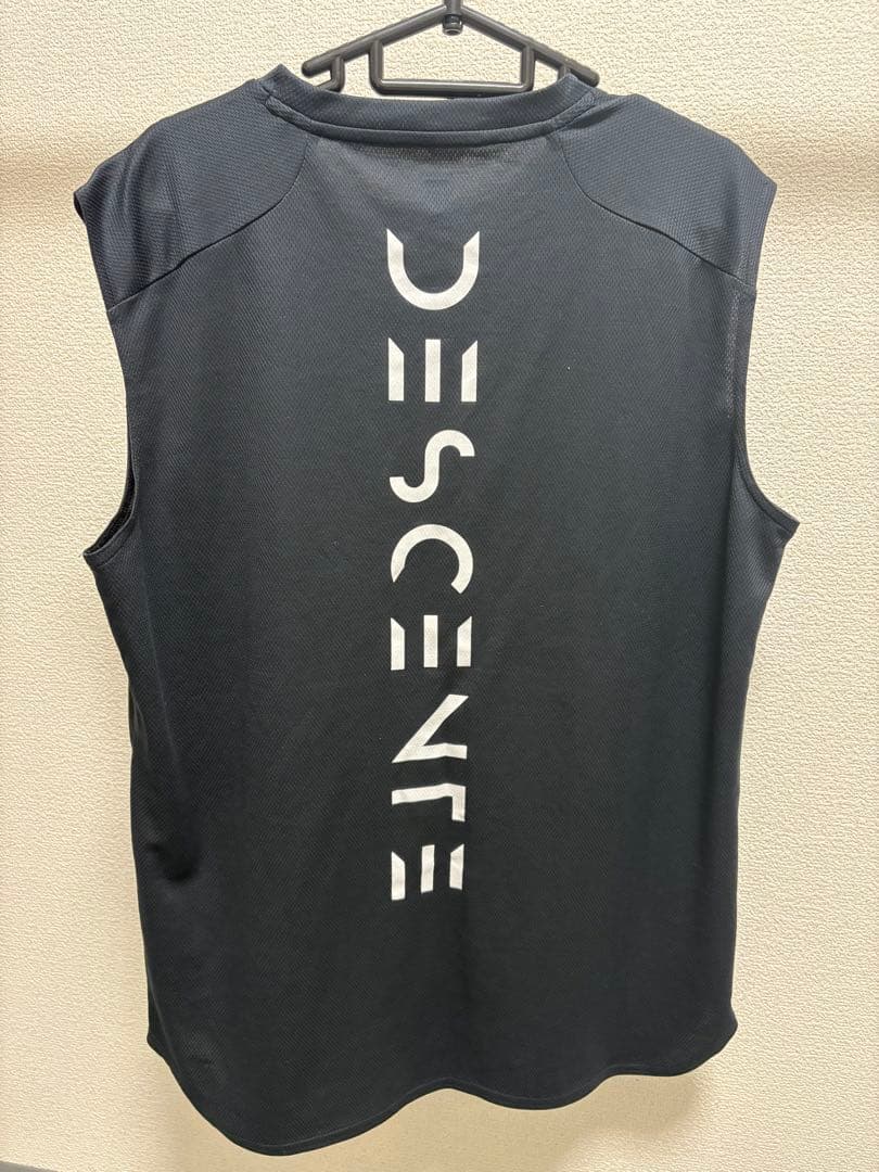 DESCENTE ノースリーブシャツ ブラック PANTHERS