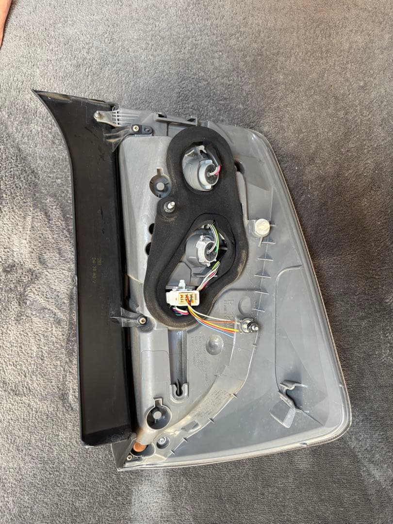 プリウス30後期トヨタ純正テールライト 左右セット 美品