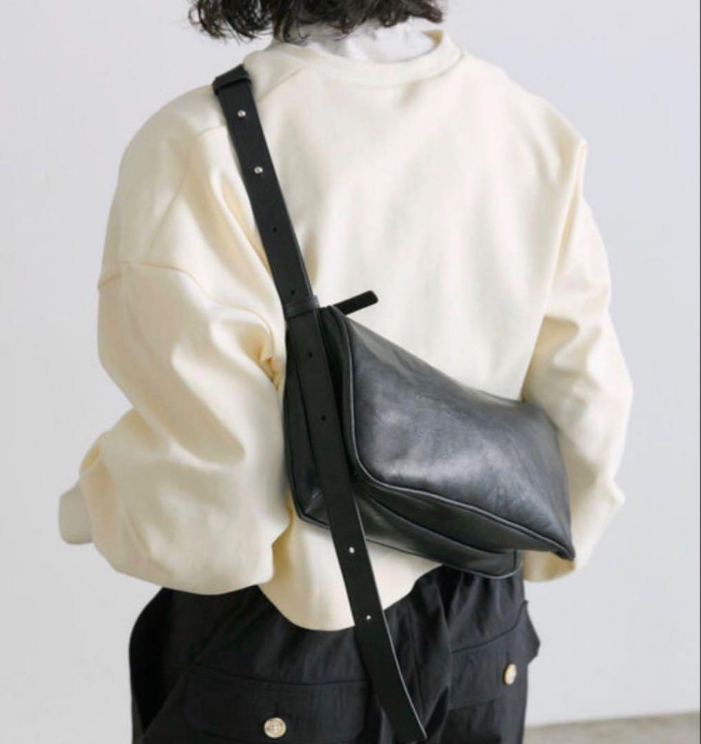 ear PAPILLONNER ミニスワローマチショルダーバッグ　本革 レザー