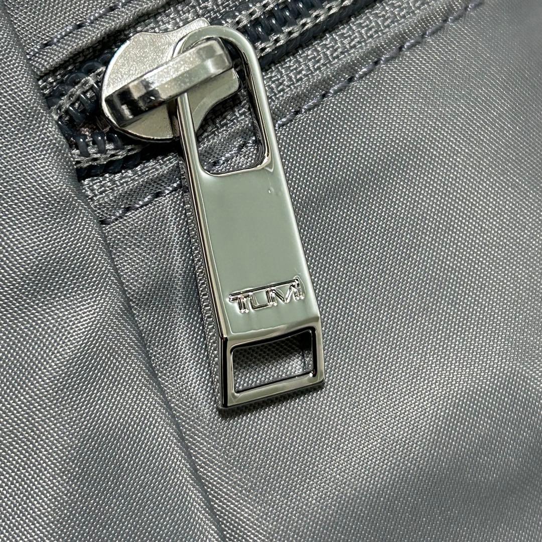 【未使用級✨大容量/ポーチ付き】トゥミ　リュック　ナイロン　シルバーグレー　通勤