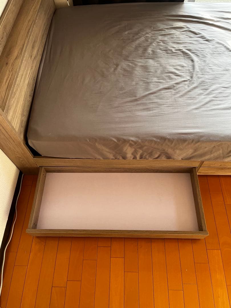 【至急】セミダブルベッドフレーム＋マットレスセット