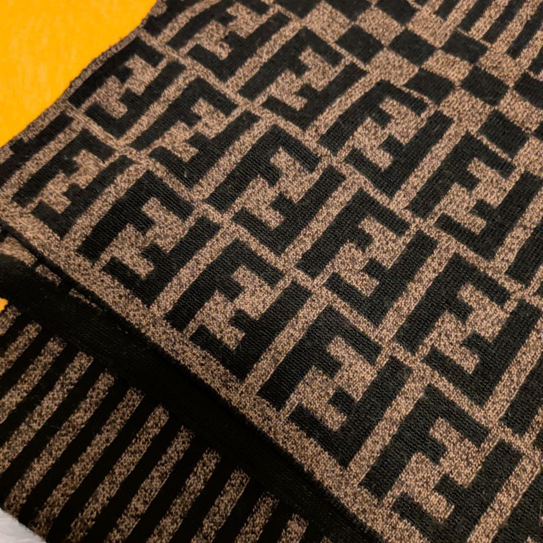 A*読様 チ*ー様 FENDI　フェンディ　ズッカ柄マフラー黒ブラウン