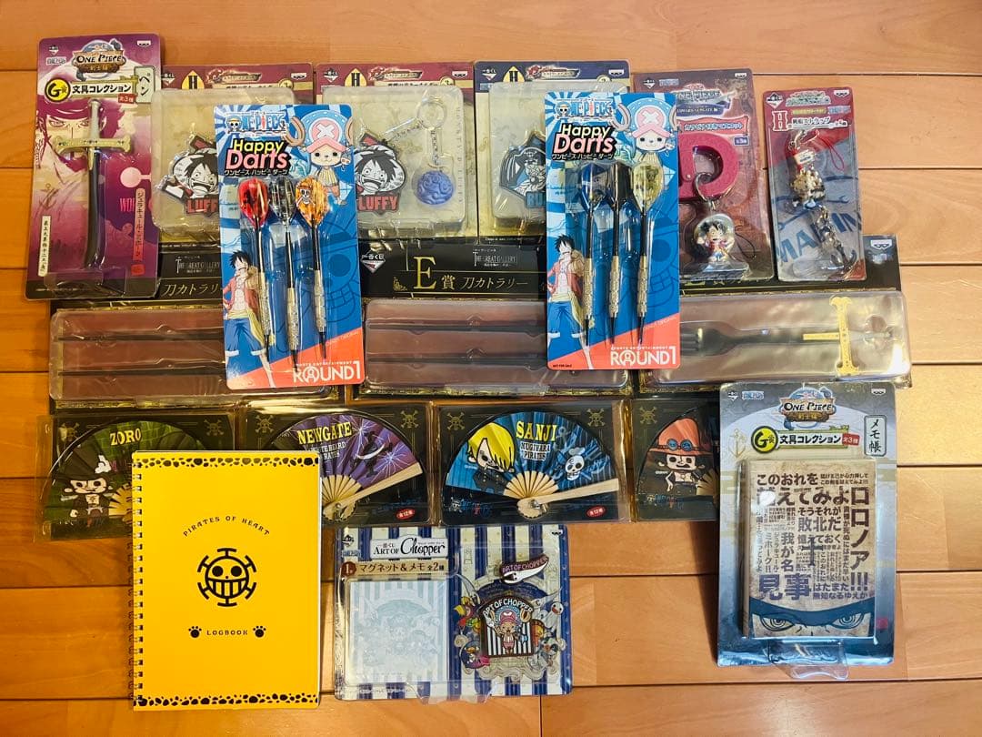 ワンピース　一番くじ　グラス　雑貨　缶バッジ　タオル　フィギュアなど８１個セット
