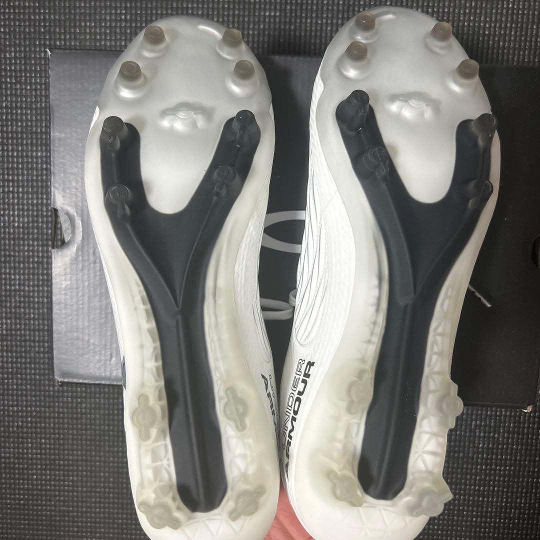 UAマグネティコ エリート4 FG サッカースパイク