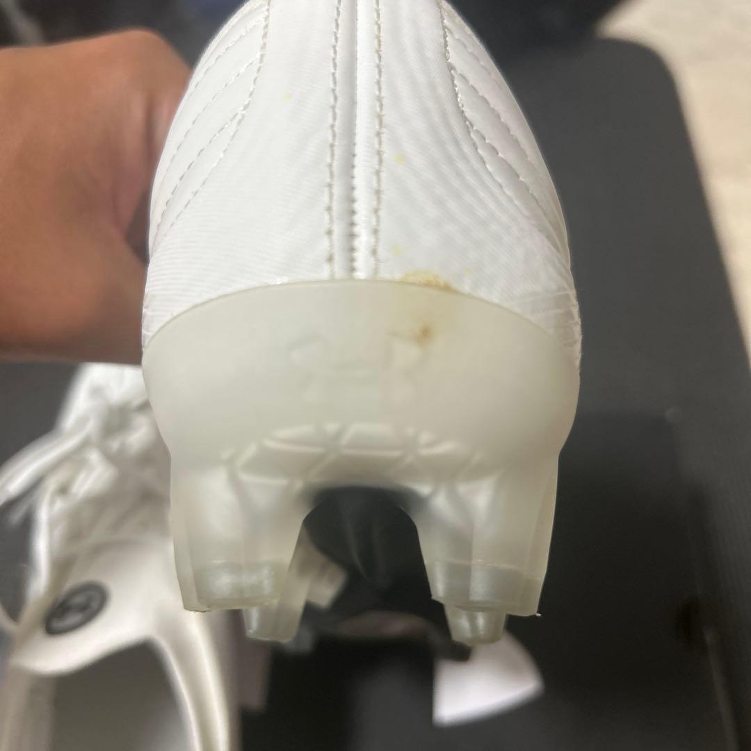 UAマグネティコ エリート4 FG サッカースパイク