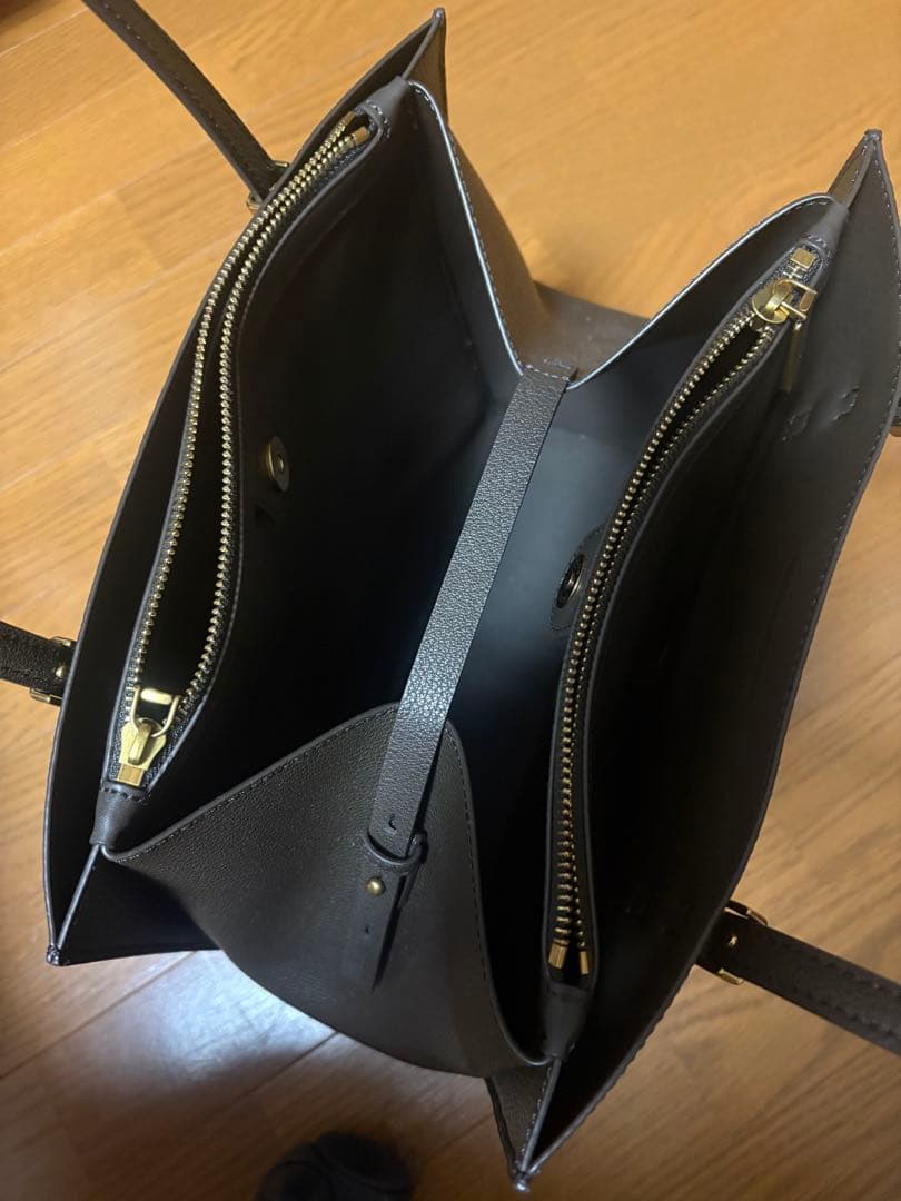 CHARLES & KEITH クラシックダブルハンドル　トートバッグ