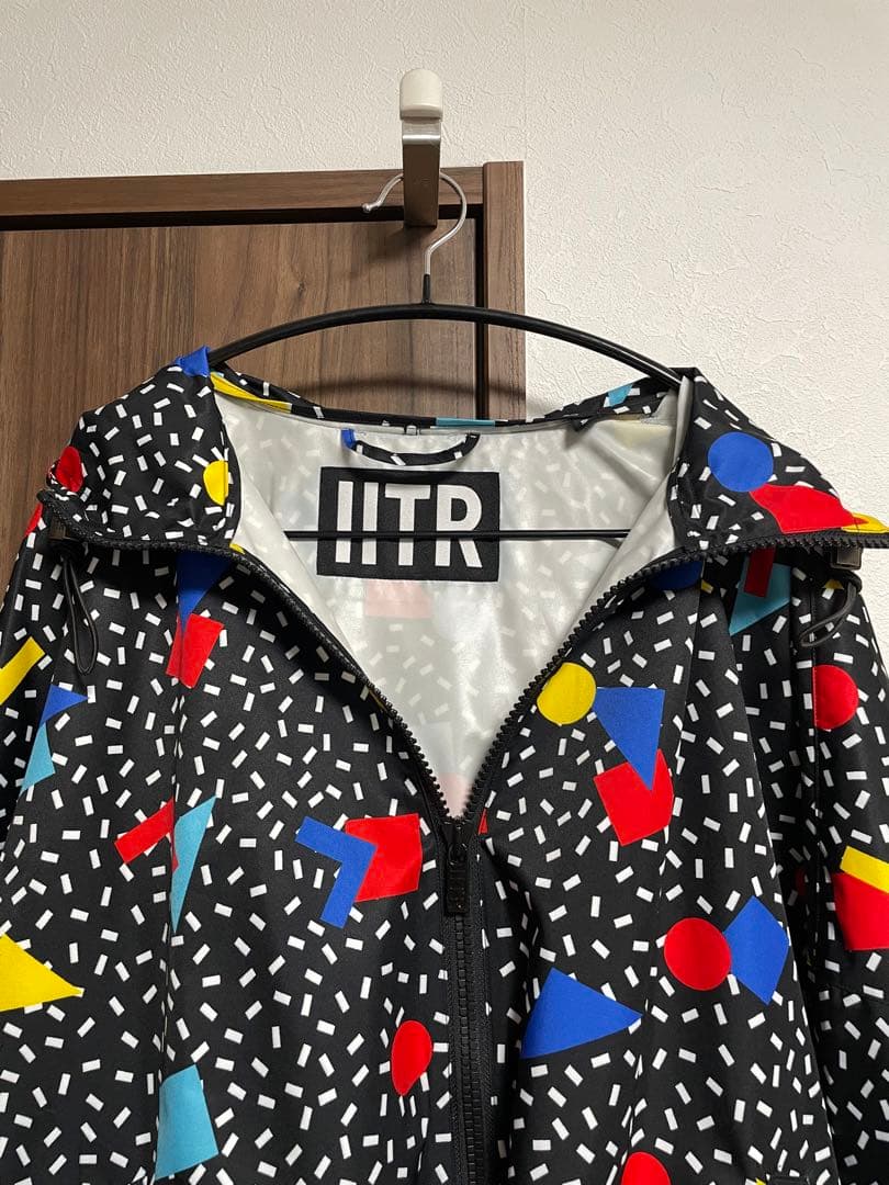 llTR 女性用ウィンドブレーカー