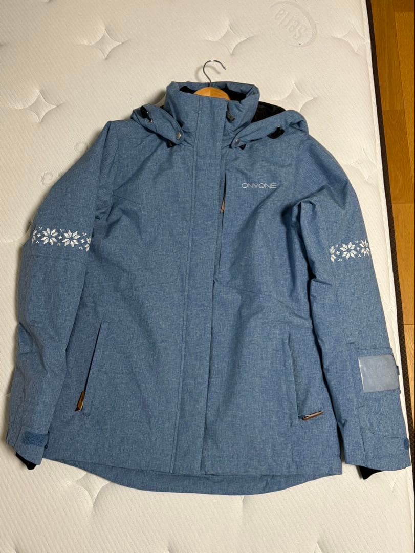オンヨネのレディース用スキーウエア（ジャケットのみ）未使用、Lサイズ