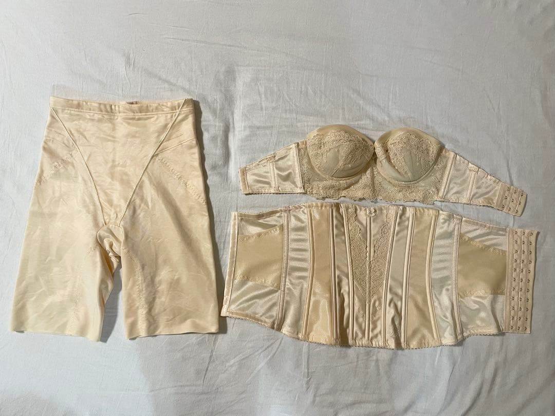 フォーシスアンドカンパニー　ブライダル用インナー　補正下着