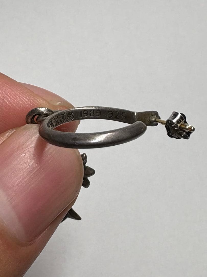 キャッチを無くしていていますのでこの値段で出させて頂きました