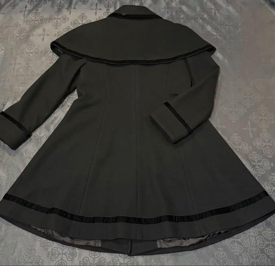 2/10までJaneMarpleベルベットトリミングのケープコート　ブラック