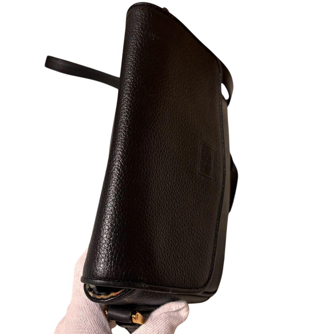 美品BURBERRY ブラック レザー ショルダーバッグ