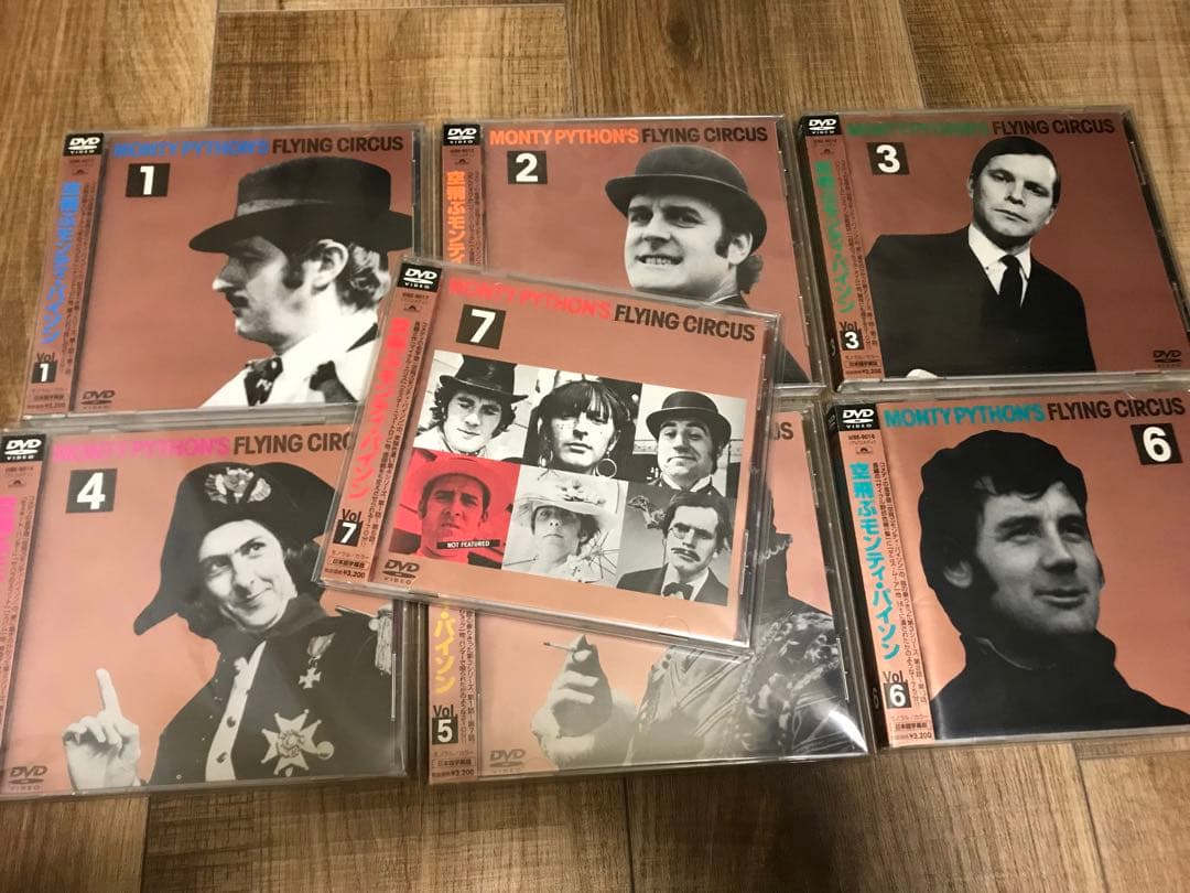 モンティパイソン　DVD 書籍セット　リンゴ スター出演、ビートルズ関連