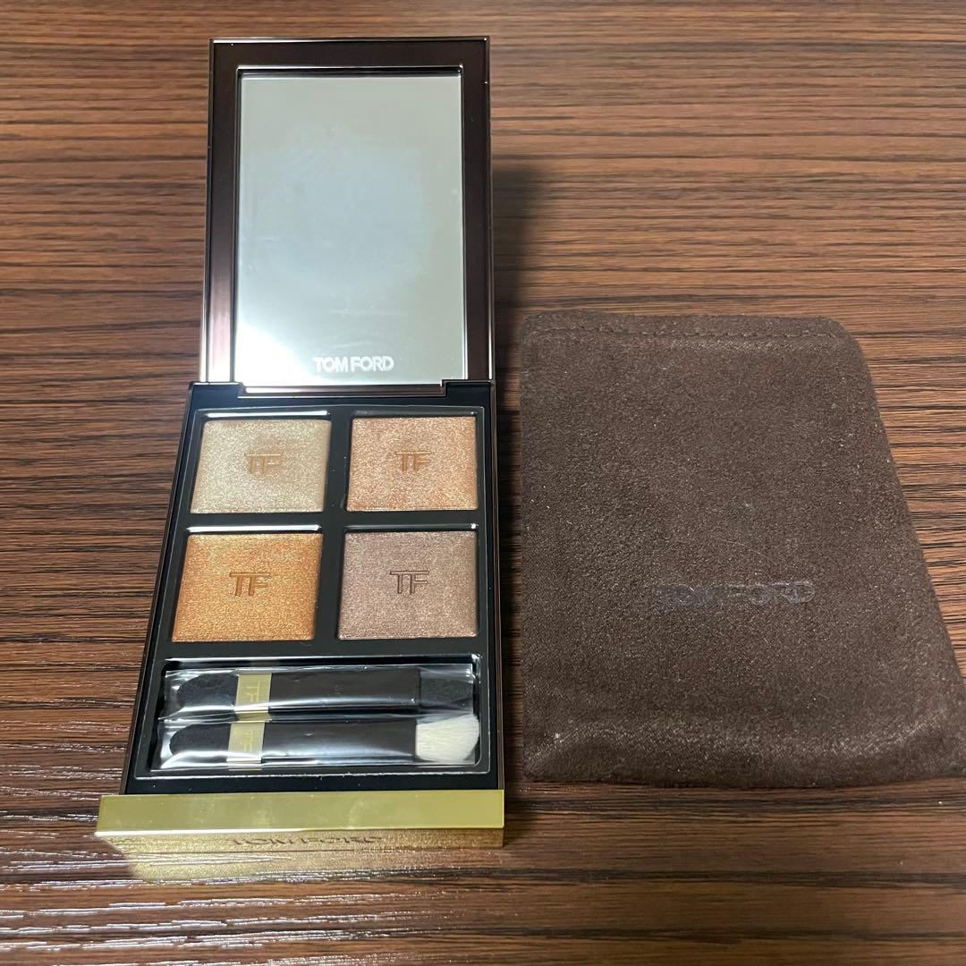 未使用　廃盤色・TOM FORD アイカラークォード 04A サスピション