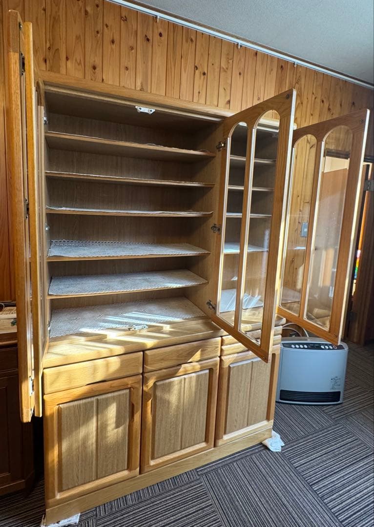 削除予定食器棚 ガラス扉付き