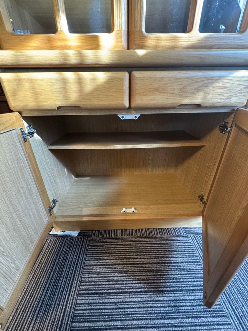 削除予定食器棚 ガラス扉付き