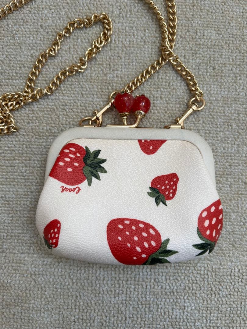 COACHコーチ 財布 がま口 ノラキスロックケース いちご