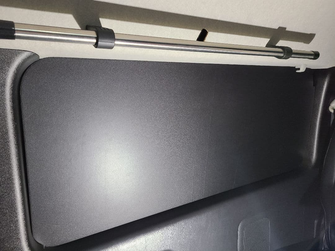 200系ハイエースリアガラス窓埋めインテリアパネル両面艶なし黒仕様左右１セット