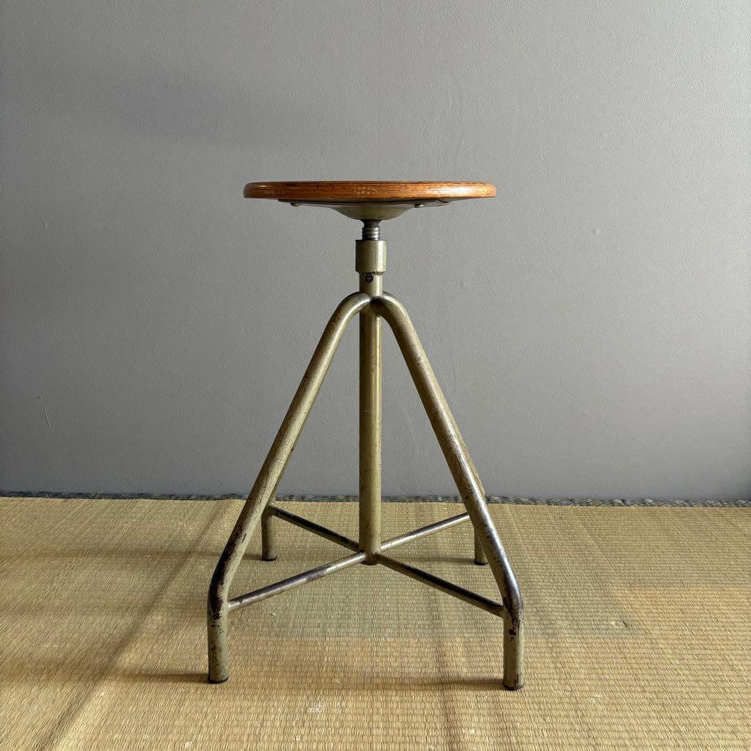 1950年 ドイツ vintage木製座面の三脚椅子 高さ調整可能