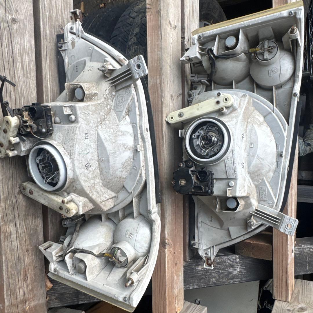 s*r様 トヨタダイナ、トヨエース、カムロード純正 ヘッドライト