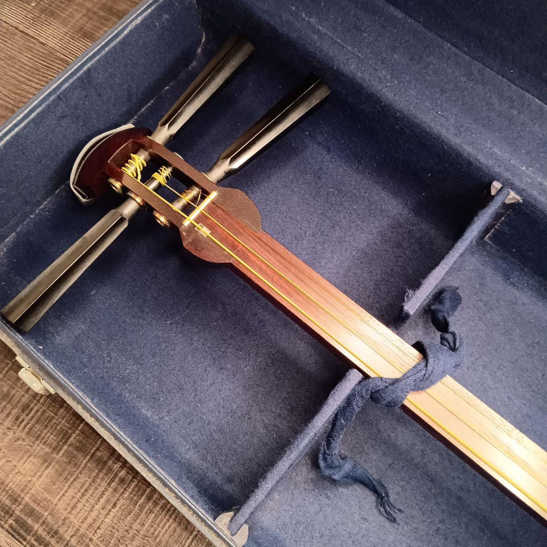【現状品】三味線 本体 ハードケース付き 和楽器 弦楽器 和風 弦楽器