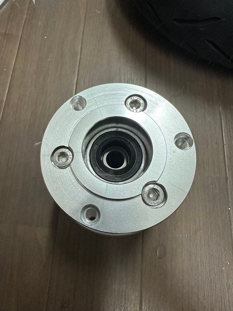 ズーマー　モンキー　ディオ　フロントハブ